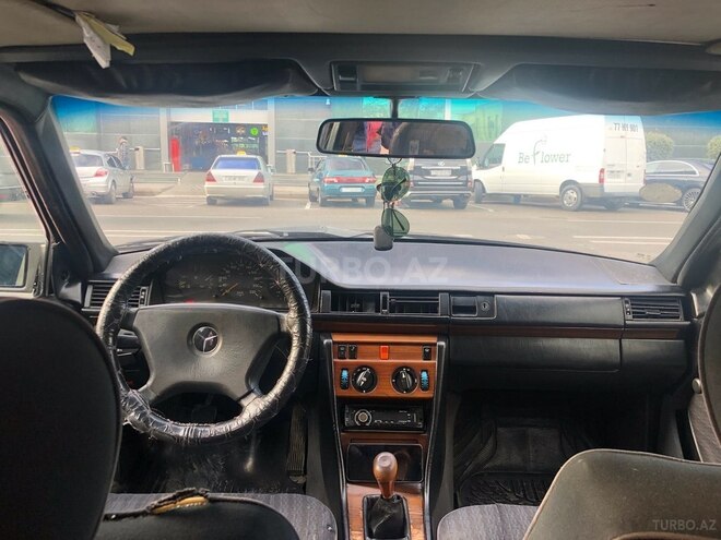 Mercedes E 250 1990, 300,000 km - 2.5 л - Bakı