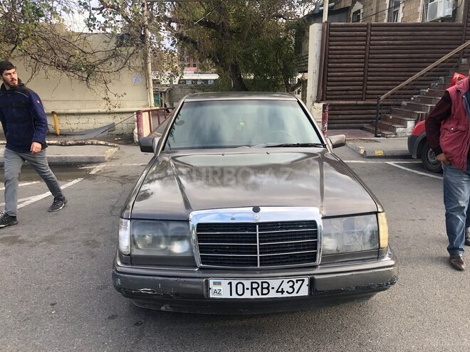 Mercedes E 250 1990, 300,000 km - 2.5 л - Bakı