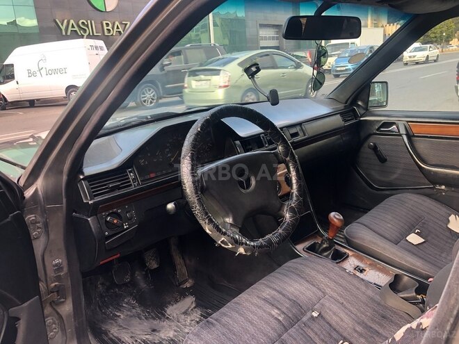 Mercedes E 250 1990, 300,000 km - 2.5 л - Bakı