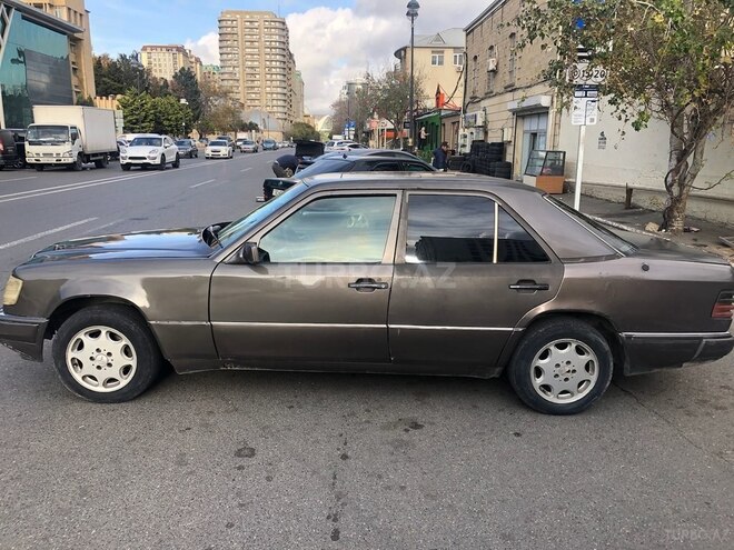 Mercedes E 250 1990, 300,000 km - 2.5 л - Bakı