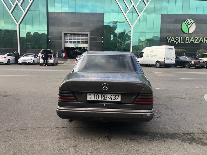 Mercedes E 250 1990, 300,000 km - 2.5 л - Bakı