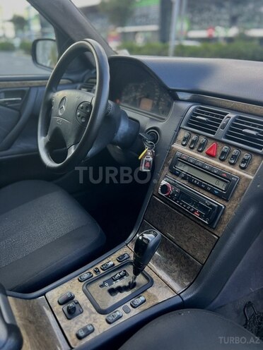 Mercedes E 270 1999, 365,000 km - 2.7 l - Bakı