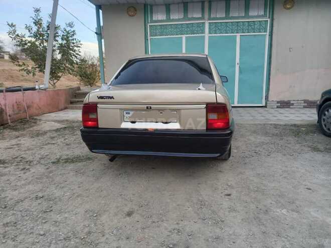 Opel Vectra 1991, 370,000 km - 1.8 l - Qazax