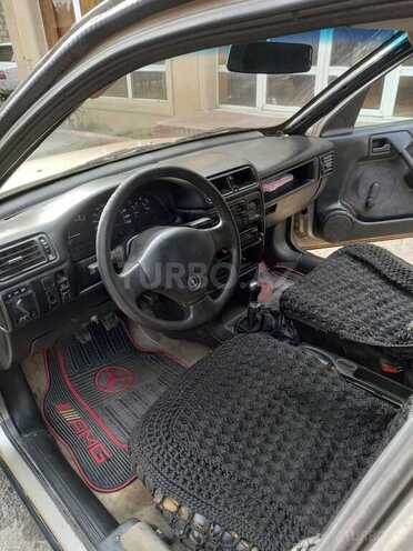 Opel Vectra 1991, 370,000 km - 1.8 l - Qazax
