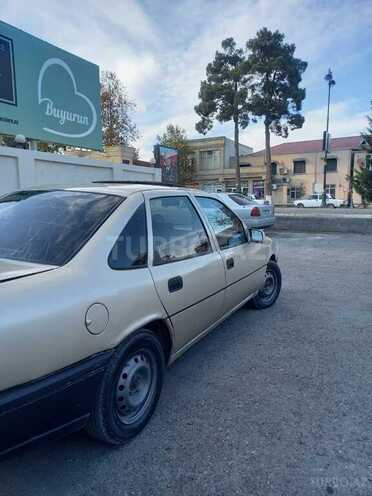 Opel Vectra 1991, 370,000 km - 1.8 l - Qazax