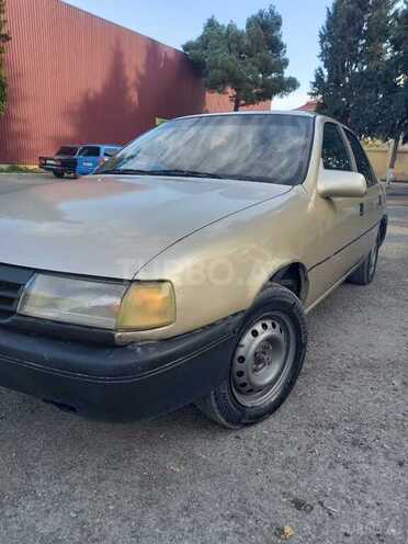 Opel Vectra 1991, 370,000 km - 1.8 l - Qazax