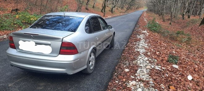 Opel Vectra 1998, 297,000 km - 2.0 l - Quba
