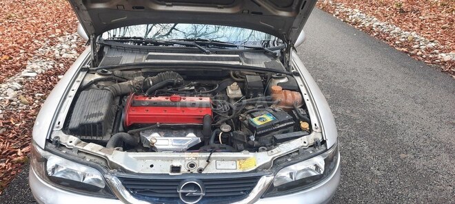 Opel Vectra 1998, 297,000 km - 2.0 l - Quba