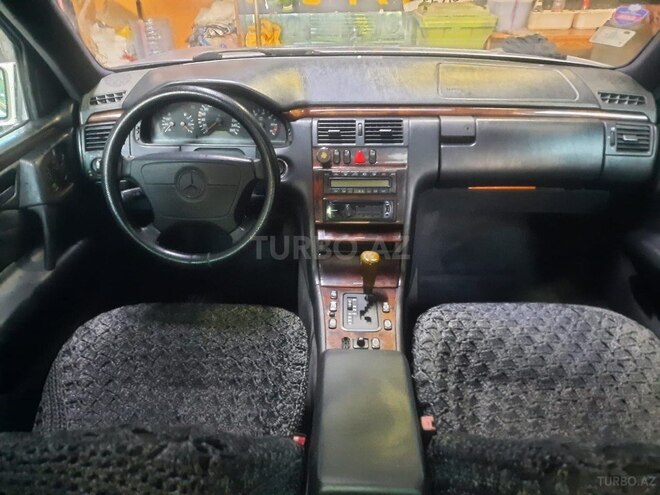 Mercedes E 240 1998, 323,300 km - 2.6 l - Sumqayıt