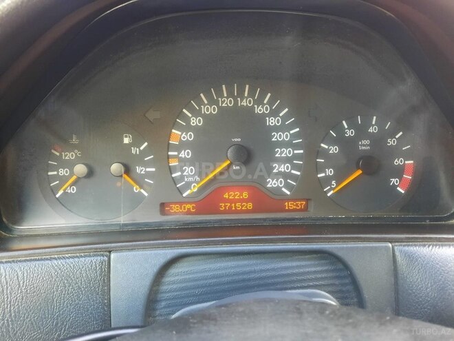 Mercedes E 240 1998, 323,300 km - 2.6 l - Sumqayıt