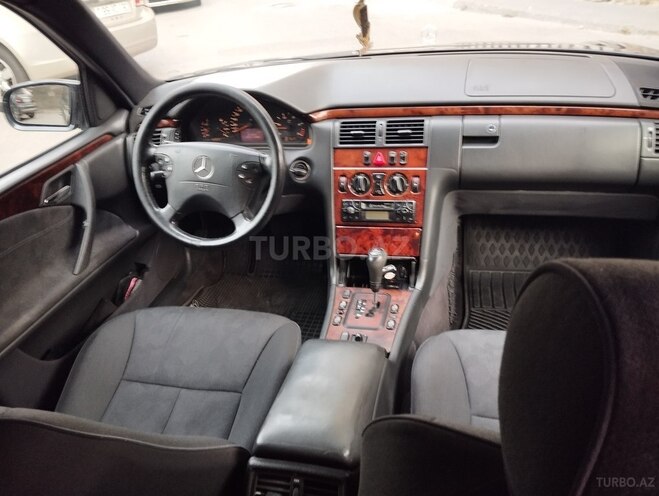 Mercedes E 220 2000, 276,122 km - 2.2 l - Bakı