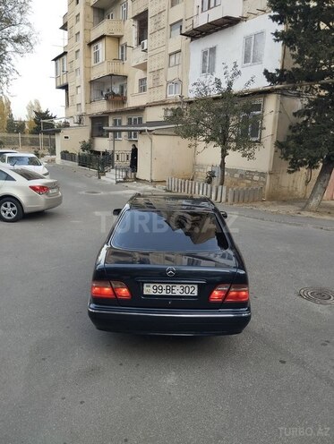 Mercedes E 220 2000, 276,122 km - 2.2 l - Bakı