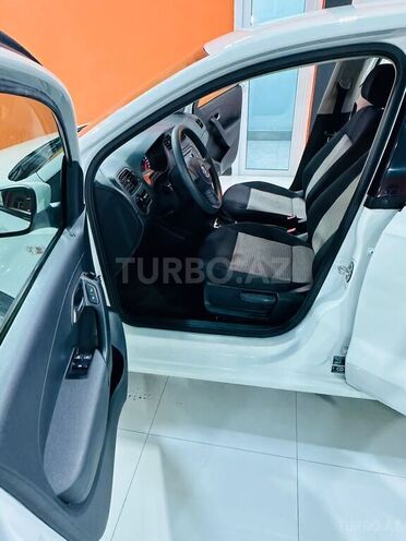 Volkswagen Polo 2015, 104,271 km - 1.6 l - Xırdalan