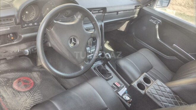 Mercedes E 300 1985, 245,000 km - 3.0 l - Bakı