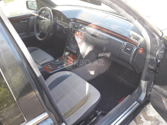 Mercedes E 230 1997, 390,000 km - 2.3 l - Sumqayıt