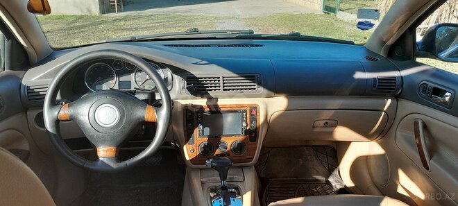 Volkswagen Passat 2004, 283,053 km - 1.8 l - Yevlax