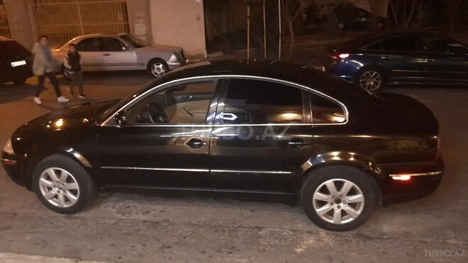 Volkswagen Passat 2004, 283,053 km - 1.8 l - Yevlax