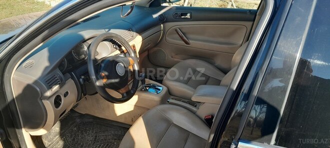 Volkswagen Passat 2004, 283,053 km - 1.8 l - Yevlax