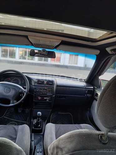 Opel Vectra 1995, 390,000 km - 1.8 l - Qazax