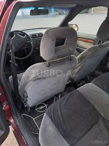 Opel Vectra 1995, 390,000 km - 1.8 l - Qazax