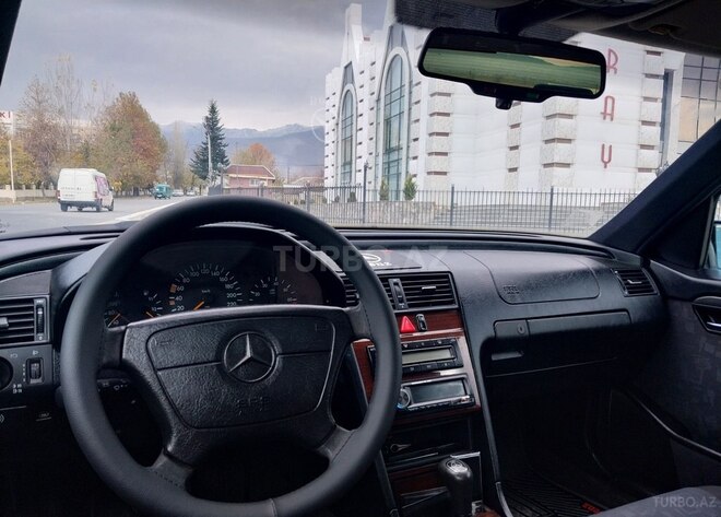 Mercedes C 200 1997, 260,000 km - 2.0 l - Şəki