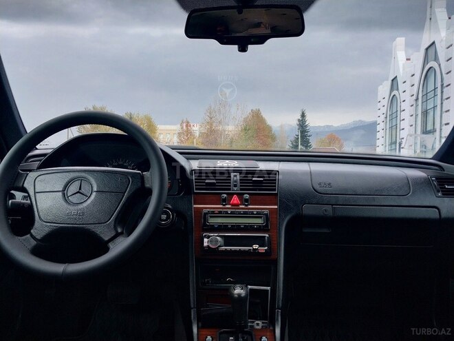 Mercedes C 200 1997, 260,000 km - 2.0 l - Şəki