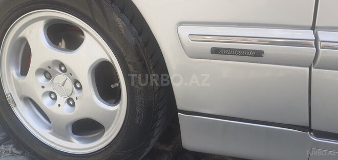 Mercedes E 270 1999, 443,817 km - 2.7 l - Bakı