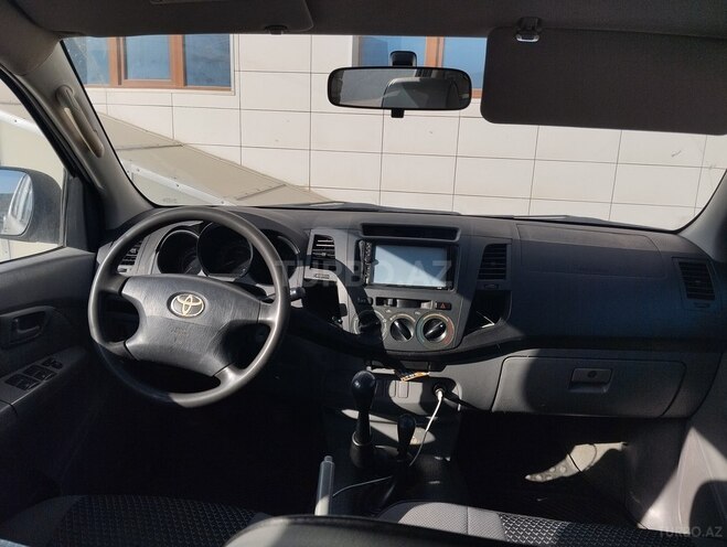 Toyota Hilux 2005, 301,056 km - 2.5 l - Bakı