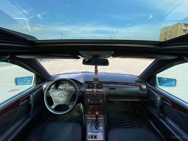 Mercedes E 320 1998, 257,558 km - 3.2 l - Bakı