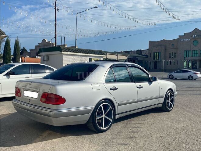Mercedes E 320 1998, 257,558 km - 3.2 l - Bakı