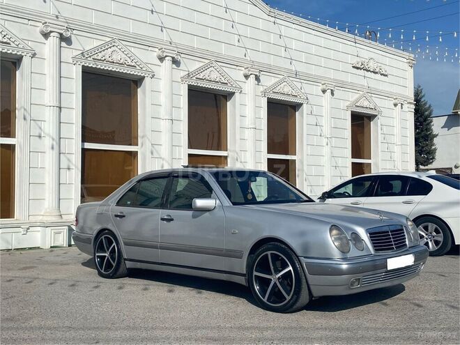 Mercedes E 320 1998, 257,558 km - 3.2 l - Bakı