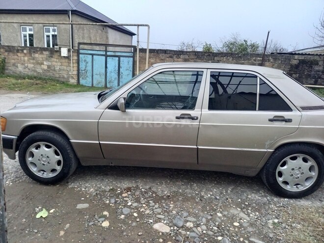 Mercedes 190 1989, 325,789 km - 2.0 l - Quba