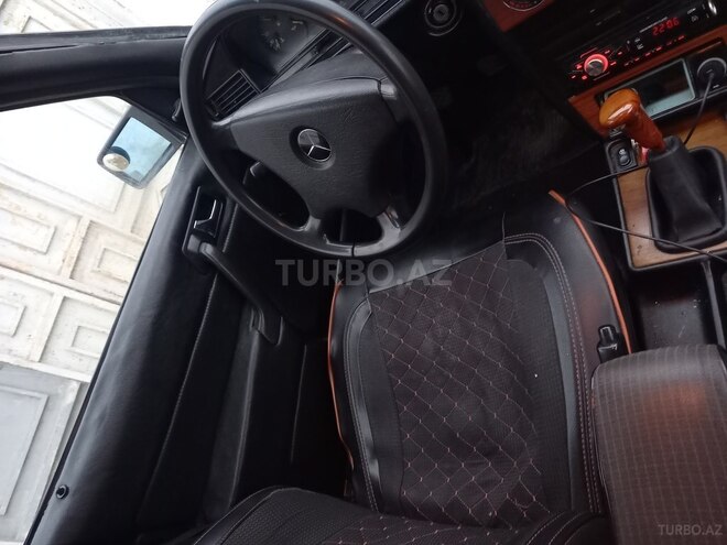 Mercedes 190 1989, 325,789 km - 2.0 l - Quba