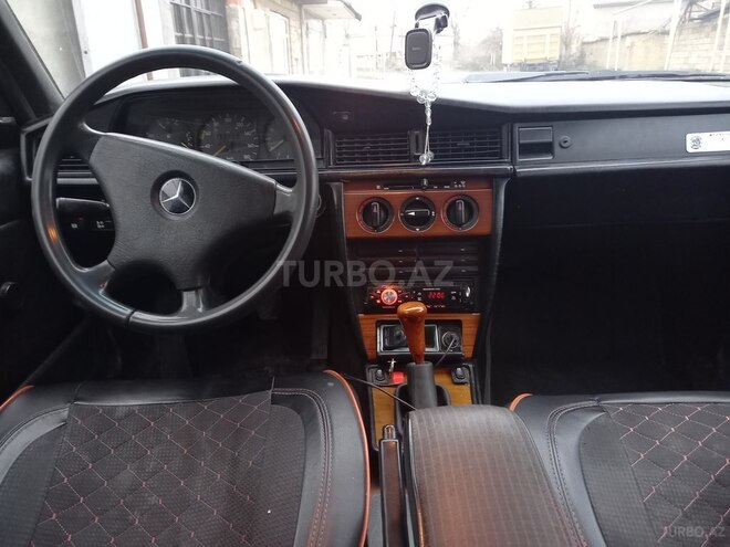 Mercedes 190 1989, 325,789 km - 2.0 l - Quba