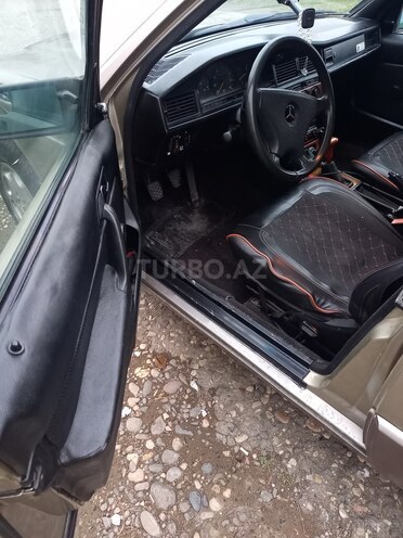 Mercedes 190 1989, 325,789 km - 2.0 l - Quba