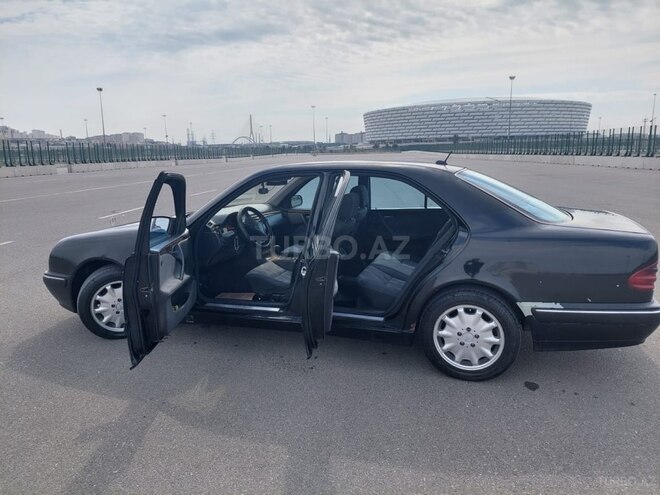Mercedes E 220 2000, 337,944 km - 2.2 l - Bakı