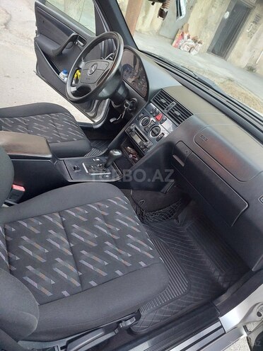 Mercedes C 200 2000, 261,000 km - 2.0 l - Bakı