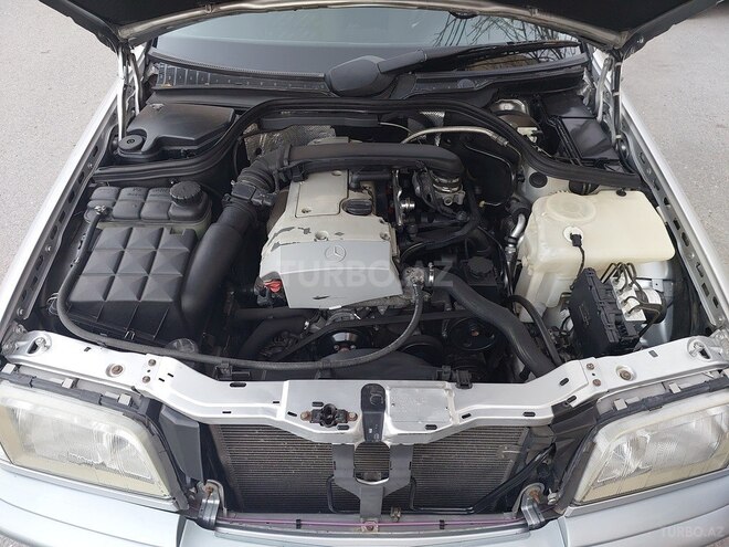 Mercedes C 200 2000, 261,000 km - 2.0 l - Bakı