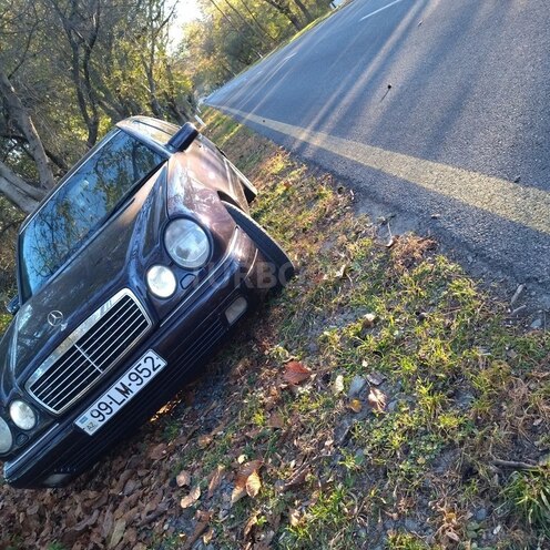 Mercedes E 240 1998, 430,000 km - 2.4 l - Mingəçevir