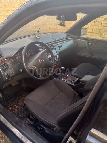 Mercedes E 270 2000, 358,000 km - 2.7 l - Bakı