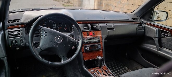Mercedes E 240 1999, 345,000 km - 2.4 л - Bakı