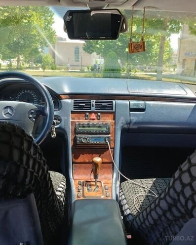 Mercedes E 270 1998, 394,000 km - 2.7 l - Ucar