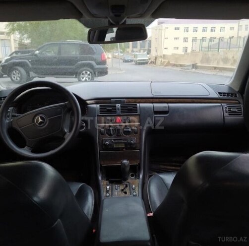 Mercedes E 240 1998, 387,000 km - 2.4 л - Naftalan