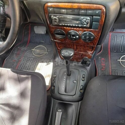 Opel Vectra 2000, 320,000 km - 2.2 l - Ucar
