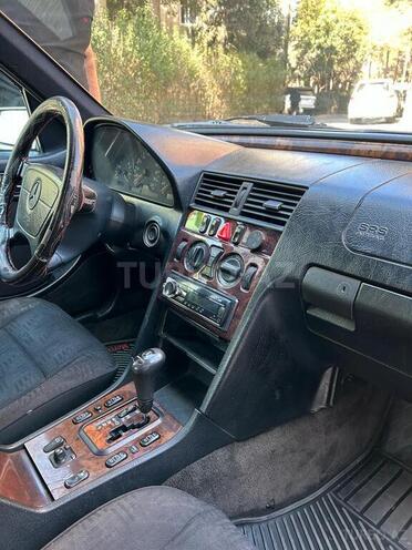 Mercedes C 220 1998, 568,745 km - 2.2 l - Bakı