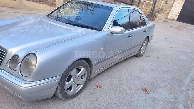 Mercedes E 220 1998, 245,000 km - 2.2 l - Bakı