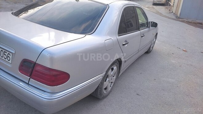 Mercedes E 220 1998, 245,000 km - 2.2 l - Bakı