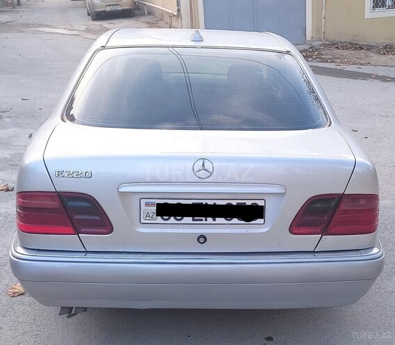 Mercedes E 220 1998, 245,000 km - 2.2 l - Bakı