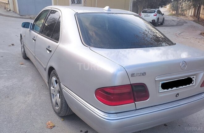 Mercedes E 220 1998, 245,000 km - 2.2 l - Bakı