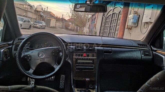 Mercedes E 220 1998, 245,000 km - 2.2 l - Bakı